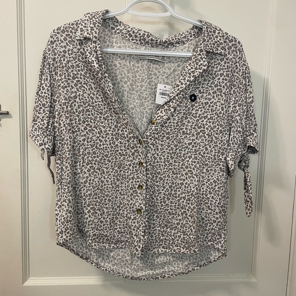 New with tags Abercrombie and Fitch t shirt - Picture 4 of 4